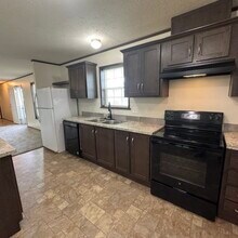 27 Crestwood Dr in Middletown, IN - Building Photo - Building Photo