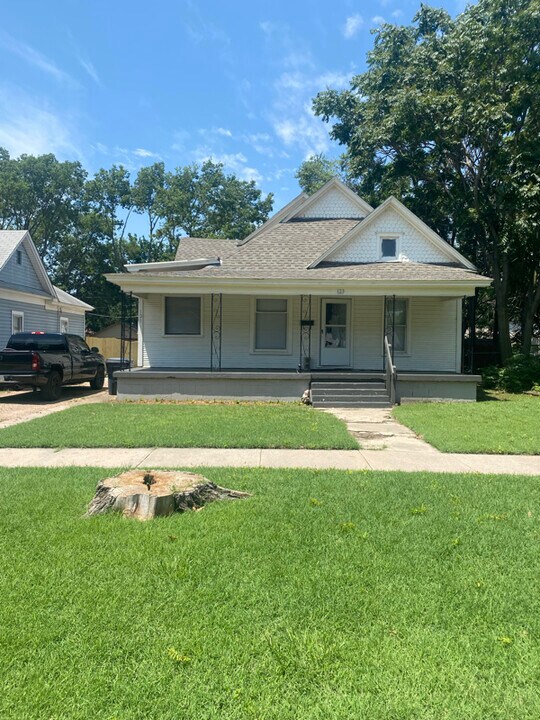 123 N Clarence St in Wichita, KS - Building Photo