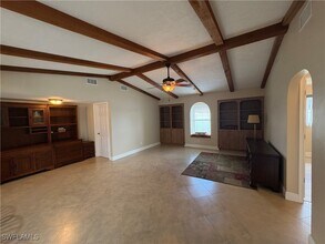 3929 SE 10th Ave in Cape Coral, FL - Building Photo - Building Photo