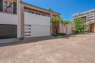 2 River Hollow Ln in Houston, TX - Foto de edificio - Building Photo