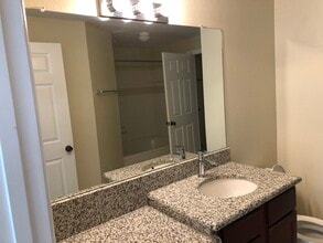 2801 Chancellorsville Dr, Unit 725 in Tallahassee, FL - Building Photo - Building Photo