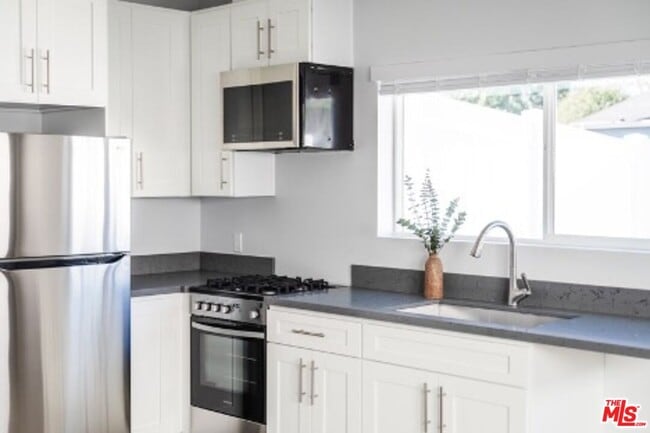 12457 Hortense St in Los Angeles, CA - Building Photo - Building Photo