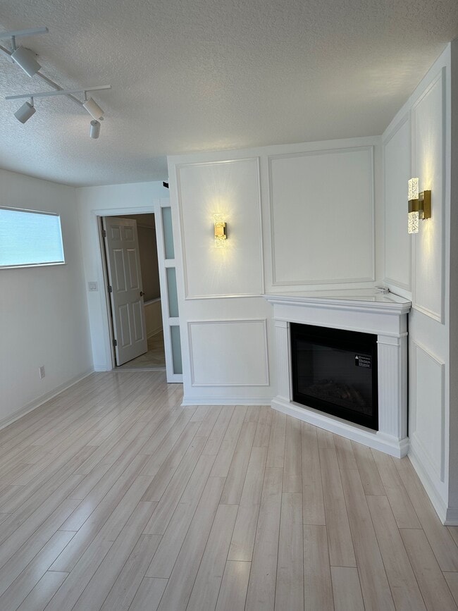 547 Lake Dr in Titusville, FL - Foto de edificio - Building Photo