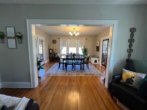 187 Nott St, Unit Nott Street Unit 2 in Wethersfield, CT - Foto de edificio - Building Photo