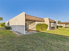 6300 South Pointe Blvd in Ft. Myers, FL - Building Photo