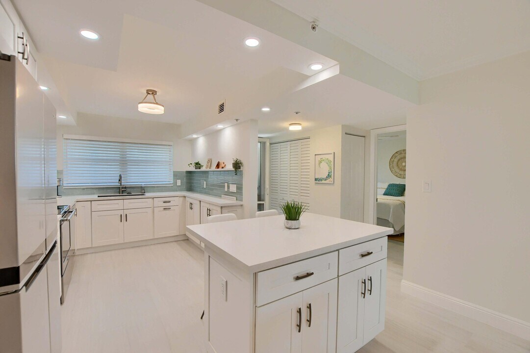 3224 S Ocean Blvd in Highland Beach, FL - Building Photo