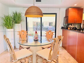 3204 Bird Ave in Miami, FL - Foto de edificio - Building Photo
