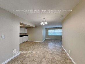 122 Van Dyck Dr in Nokomis, FL - Foto de edificio - Building Photo