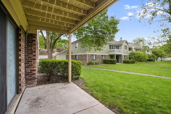 1155 Silverwood Ct, Unit D in Wheeling, IL - Foto de edificio - Building Photo