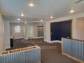 155 SW 6th St in Redmond, OR - Foto de edificio - Building Photo