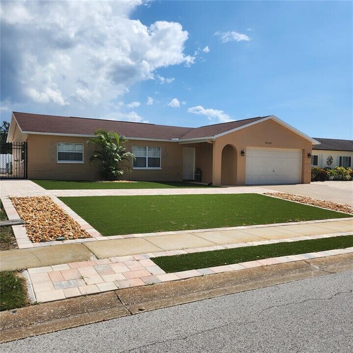 6336 Bonaire Ave in New Port Richey, FL - Building Photo