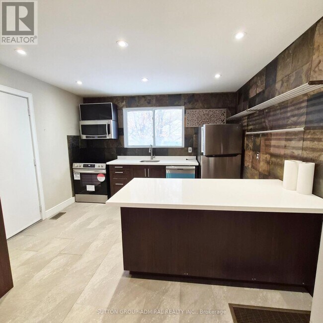 104 Armitage Dr in Newmarket, ON - Building Photo - Building Photo