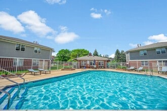 Foxcroft Apartments in Green Bay, WI - Building Photo - Building Photo