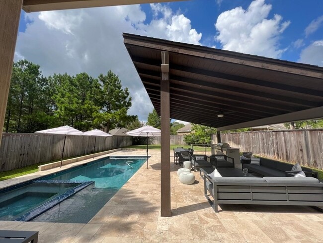 property at 7 Blue Violet Ct