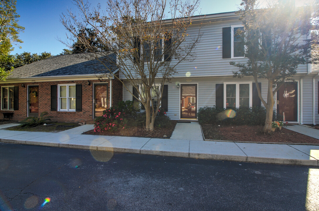 3200 Crystal Oaks Ln in Morehead City, NC - Building Photo