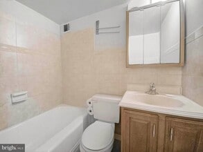 1801 Clydesdale Pl NW in Washington, DC - Building Photo - Building Photo