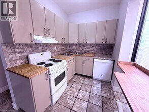 947 Main St E in Hamilton, ON - Building Photo - Building Photo