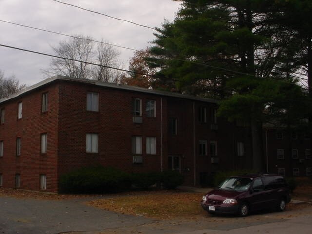 33 Bennett Dr in Stoughton, MA - Building Photo