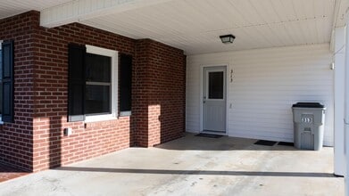 313 Arrowood St SE in Lenoir, NC - Building Photo - Building Photo