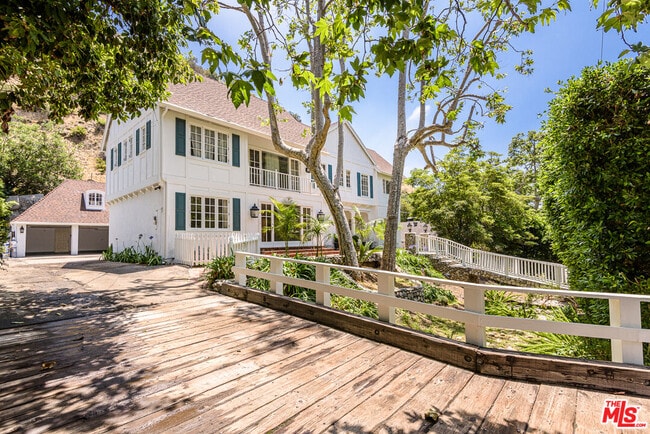2628 Mandeville Canyon Rd in Los Angeles, CA - Building Photo - Building Photo