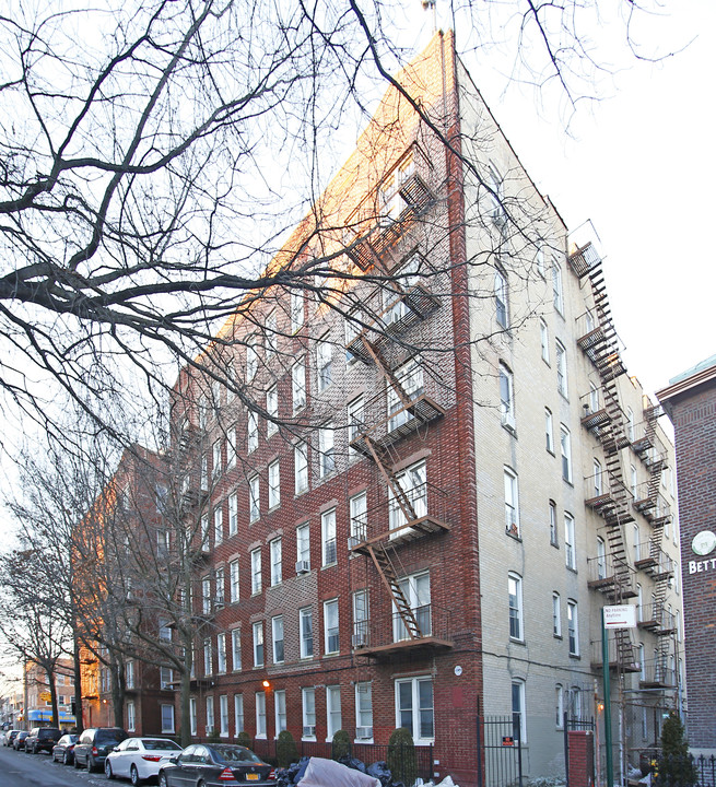 1684 W 10th St in Brooklyn, NY - Building Photo