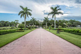 293 Old Meadow Way in Palm Beach Gardens, FL - Building Photo - Building Photo