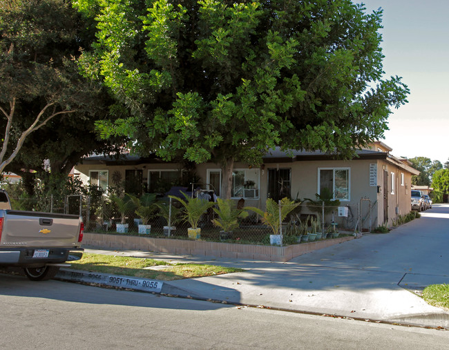 9051-9055 Park St in Bellflower, CA - Building Photo - Building Photo