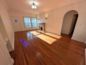 1205 S Muirfield Rd, Unit 1203 in Los Angeles, CA - Foto de edificio - Building Photo