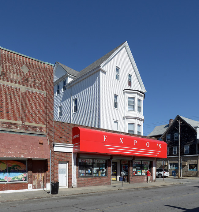 1643 Acushnet Ave in New Bedford, MA - Building Photo - Building Photo