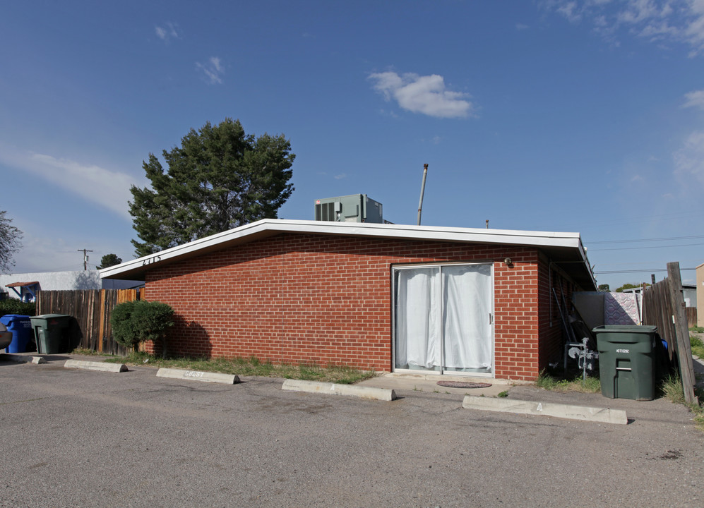 2715 N Alvernon Way in Tucson, AZ - Foto de edificio