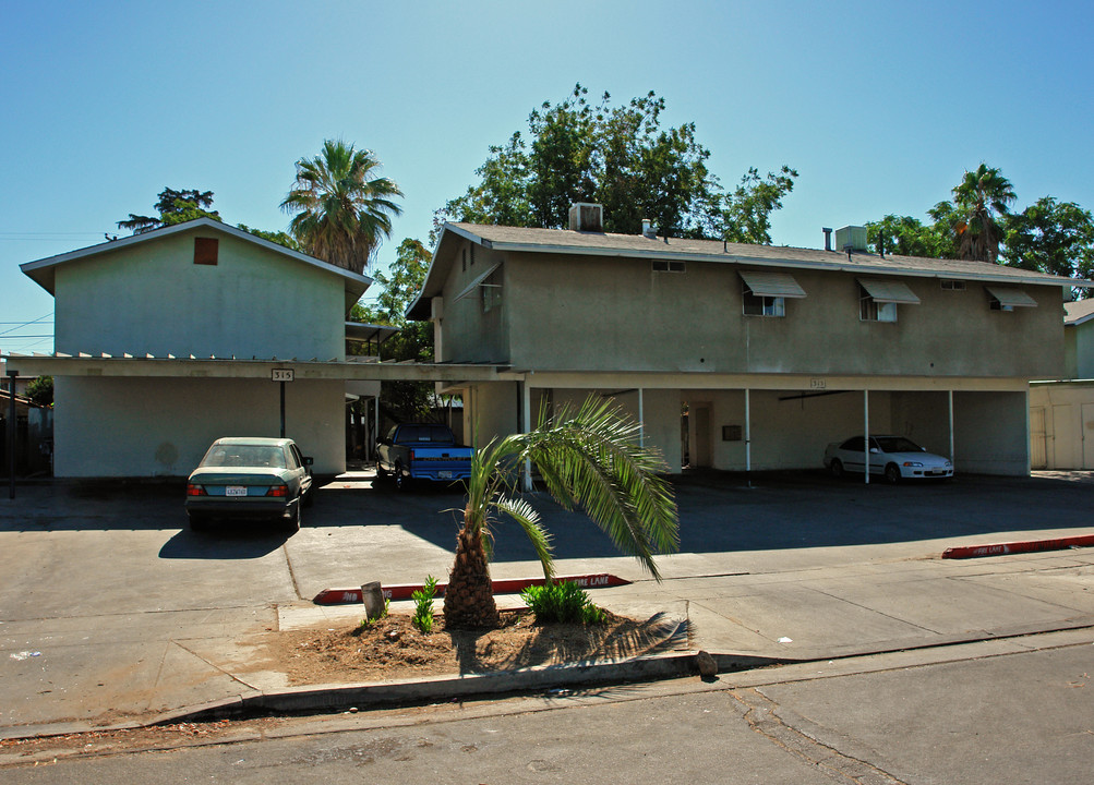 315-331 S Dearing Ave in Fresno, CA - Building Photo