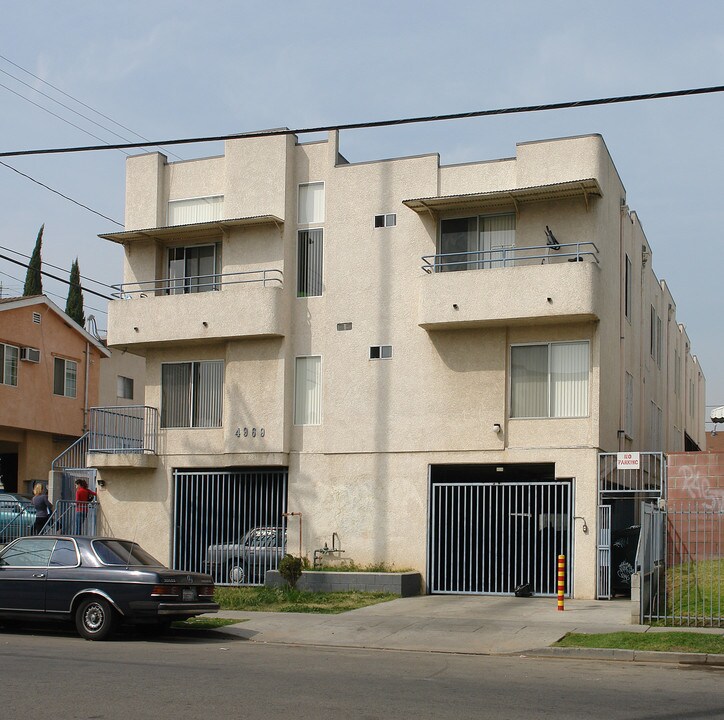 4969 Romaine St in Los Angeles, CA - Foto de edificio