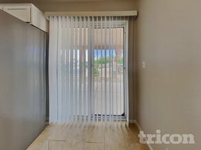 5756 Dew Mist Ln in Las Vegas, NV - Foto de edificio - Building Photo