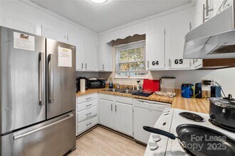 10702 Blue Heron Dr in Charlotte, NC - Building Photo - Building Photo