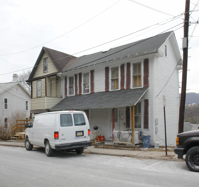 373-379 Pine St in Bellefonte, PA - Foto de edificio - Building Photo