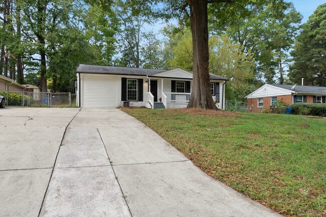 2910 Driftwood Dr in Durham, NC - Building Photo - Building Photo