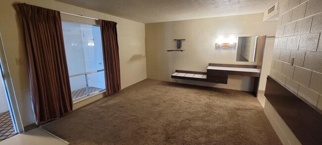 112 E Cherry St in Vermillion, SD - Building Photo - Building Photo