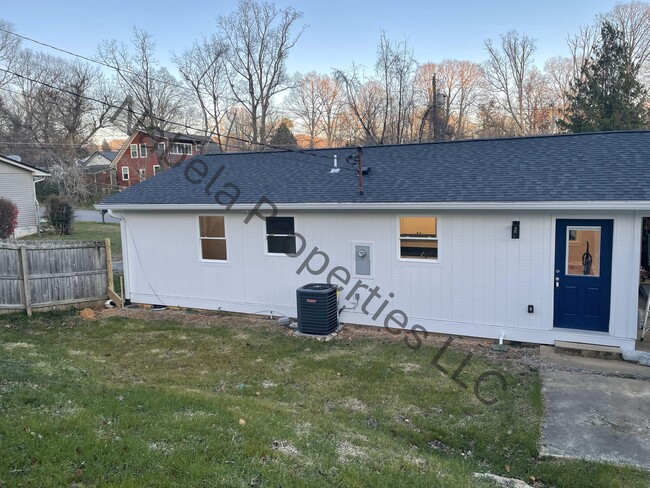 15 Byrd Rd in Black Mountain, NC - Building Photo - Building Photo