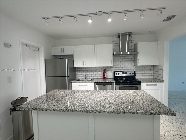 3554 SW 13th Ter in Miami, FL - Foto de edificio - Building Photo