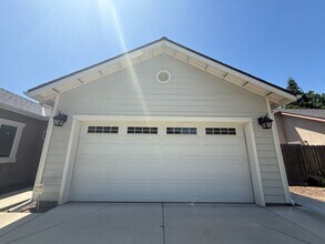 2123 S Columbus Ct in Visalia, CA - Building Photo - Building Photo