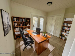 1056 Brierfield Dr in Jacksonville, FL - Building Photo - Building Photo