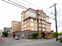 Casa Pacifica Apartments in Seattle, WA - Foto de edificio - Building Photo