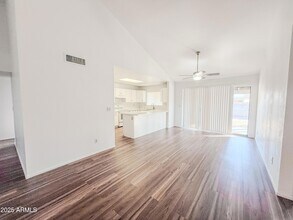 7027 W Cherry Hills Dr in Peoria, AZ - Foto de edificio - Building Photo