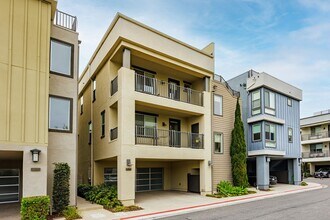 1627 Hampton Dr in Costa Mesa, CA - Building Photo - Building Photo