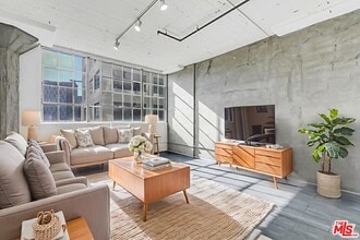 420 San Pedro St in Los Angeles, CA - Foto de edificio - Building Photo