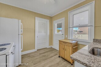 864 S Main St in Old Forge, PA - Foto de edificio - Building Photo