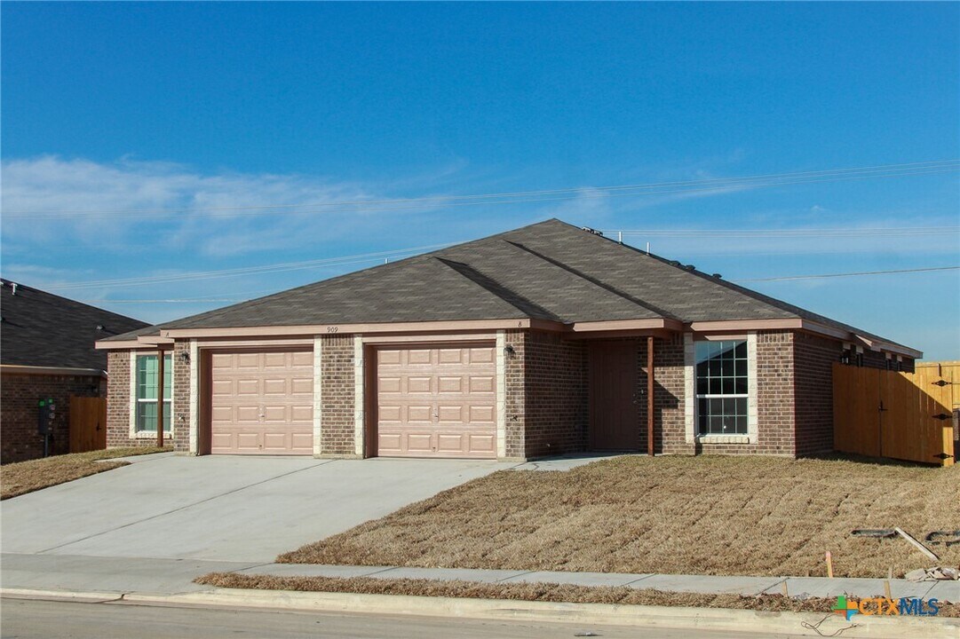 909 Lasso Dr in Killeen, TX - Building Photo