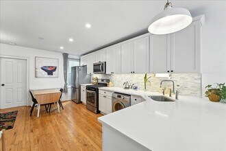 351 5th St in Jersey City, NJ - Building Photo - Building Photo