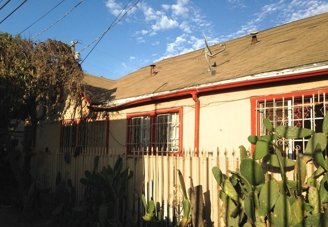 1743 W 58th St in Los Angeles, CA - Building Photo - Building Photo