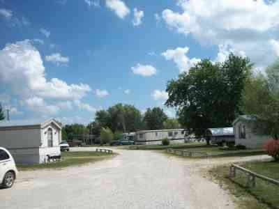 701 E 10th St in Mountain Grove, MO - Building Photo